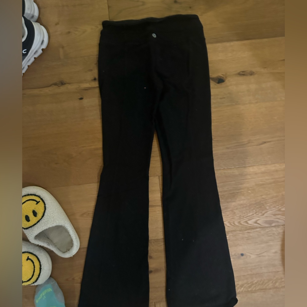Lululemon groove pants size 4 very well used / some pilling in the pack